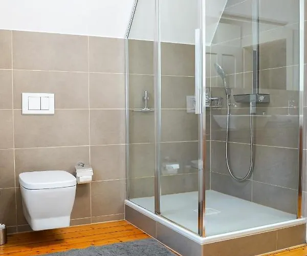 Traumhaft Wohnen In Jugendstilvilla שפייר