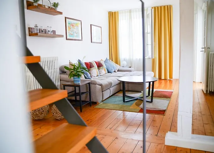 Traumhaft Wohnen In Jugendstilvilla דירה *