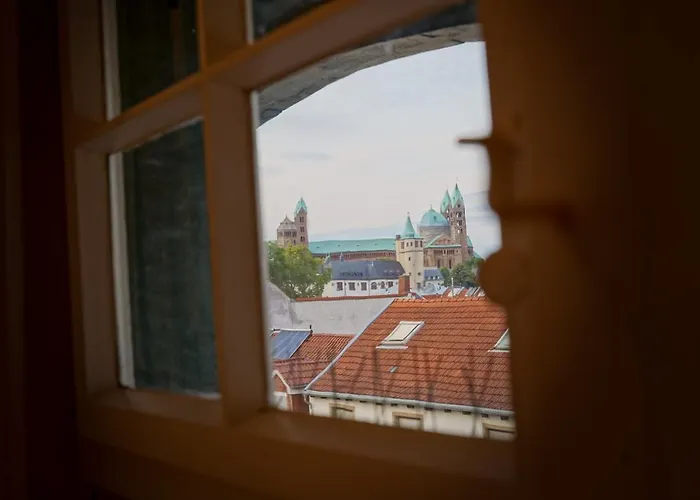 Traumhaft Wohnen In Jugendstilvilla דירה שפייר